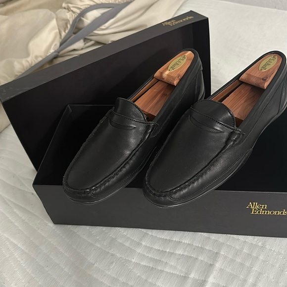 Allen Edmonds size 10 loafers in great condition with Jos.A.Bank shoe trees. main image 4